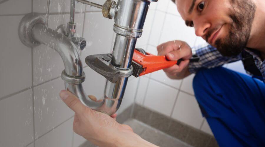 Leaking toilet repair in Kualapuu, HI